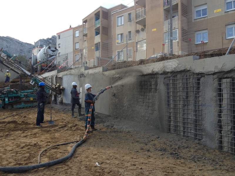 Travaux spéciaux : Paroi definitive à Marseille, programme Bleu Calanque